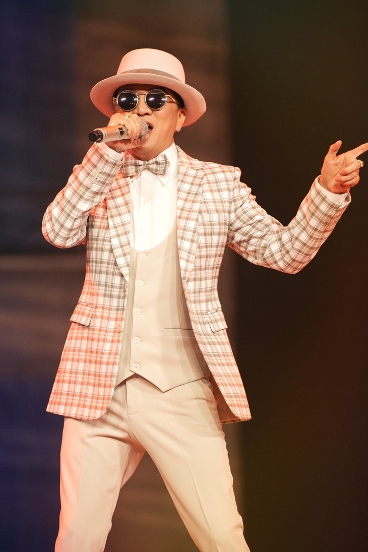 Suốt ba tiếng, Đàm Vĩnh Hưng đã 