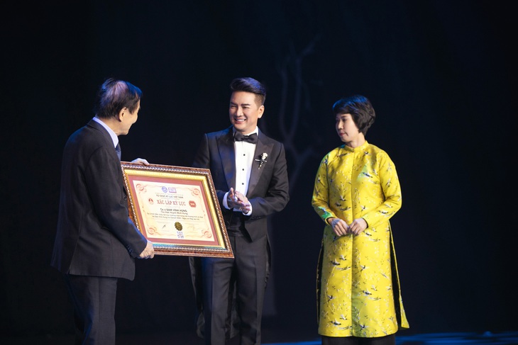 Đàm Vĩnh Hưng xác lập kỷ lục trong live show Ngày em thắp sao trời- Ảnh 1.