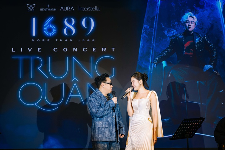 Trung Quân trò chuyện với MC Thanh Thanh Huyền.