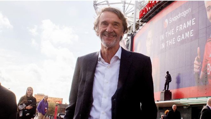 Tỉ phú Jim Ratcliffe đang khiến các nhân viên Manchester United bất mãn với những chỉ trích mạnh mẽ của mình - Ảnh: Manchester United FC