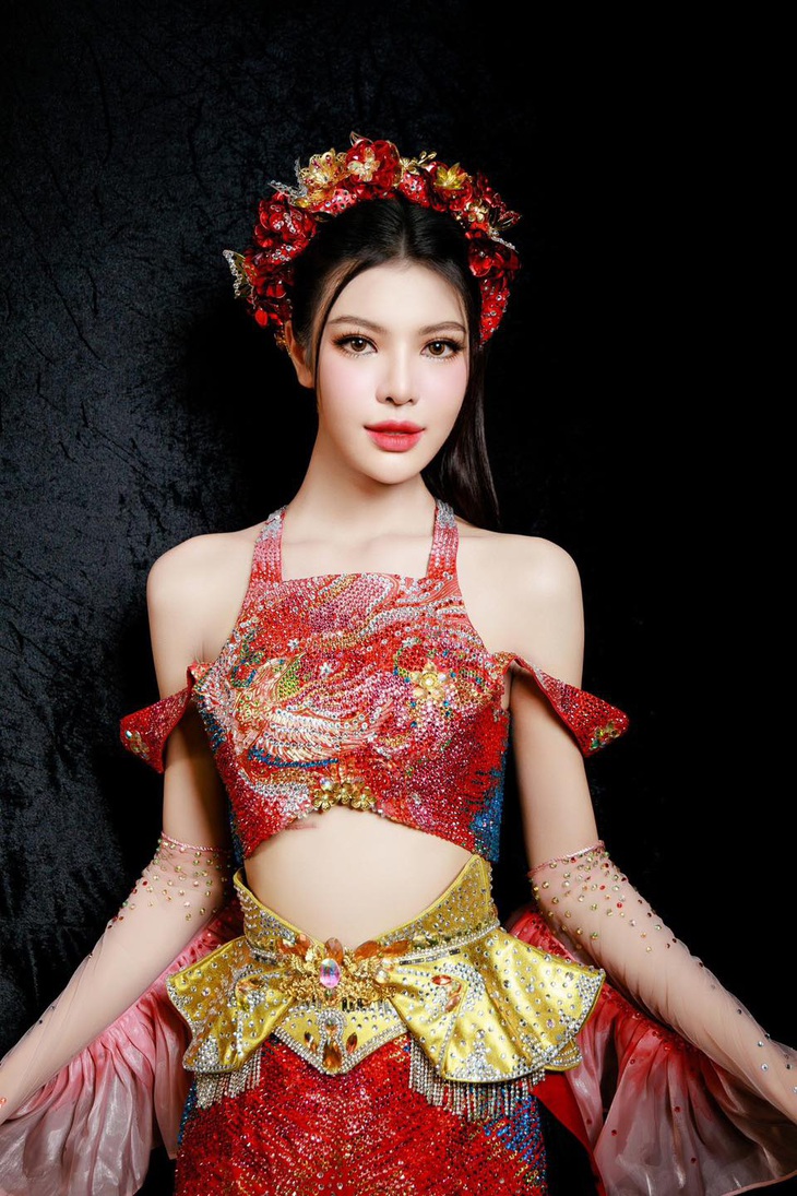 Dù còn khá trẻ tuổi nhưng Tường San đã sớm chứng minh thực lực khi không ngừng nâng cấp bản thân về kỹ năng, tư duy và ngoại hình.