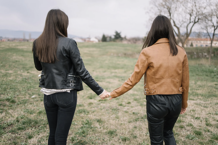 Người phụ nữ đóng giả chị gái suốt 14 năm cho đến ngày nghỉ hưu. 