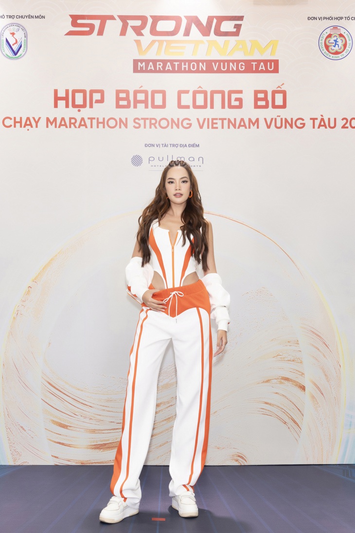 Hoa hậu Lê Hoàng Phương