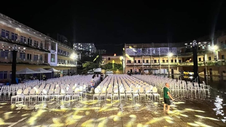 Có lẽ, đây là lần đầu tiên khán giả được trải nghiệm buổi xem ca nhạc có một không hai như thế này