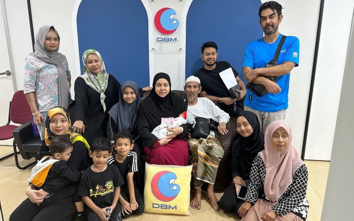 Chồng 80 vợ 42 đẻ con khiến dân mạng rần rần 