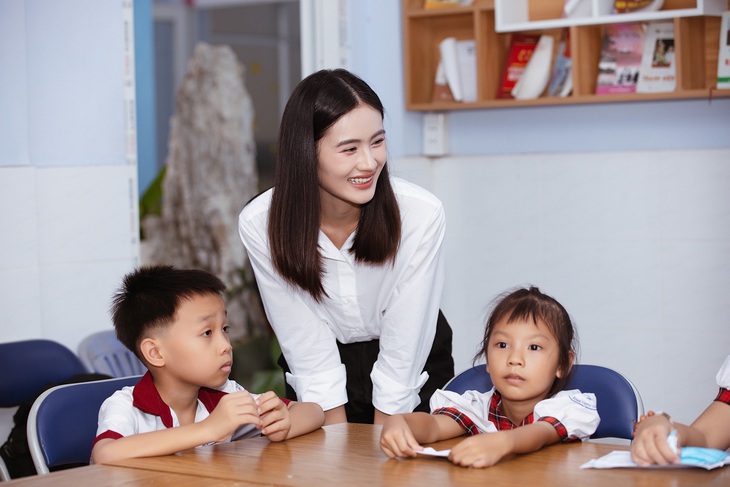 Sau khi trở về nước, hoa hậu Ý Nhi làm gì?- Ảnh 8.