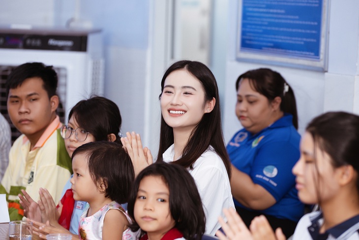 Sau khi trở về nước, hoa hậu Ý Nhi làm gì?- Ảnh 7.