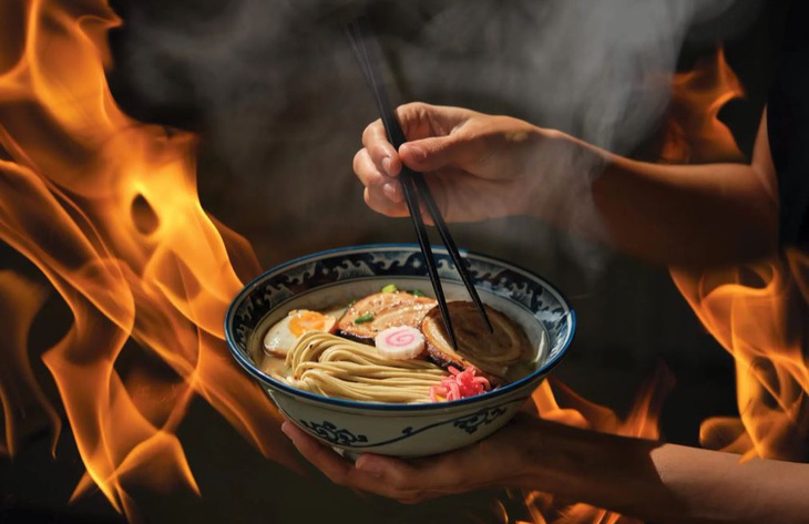 "Trời đánh tránh miếng ăn".