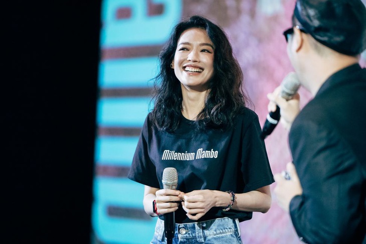 Dù ảnh không qua chỉnh sửa cũng như bắt khoảnh khắc nhưng Thư Kỳ vẫn khiến nhiều người ngưỡng mộ bởi sự trẻ trung, làn da đẹp mịn màn vô cùng tận