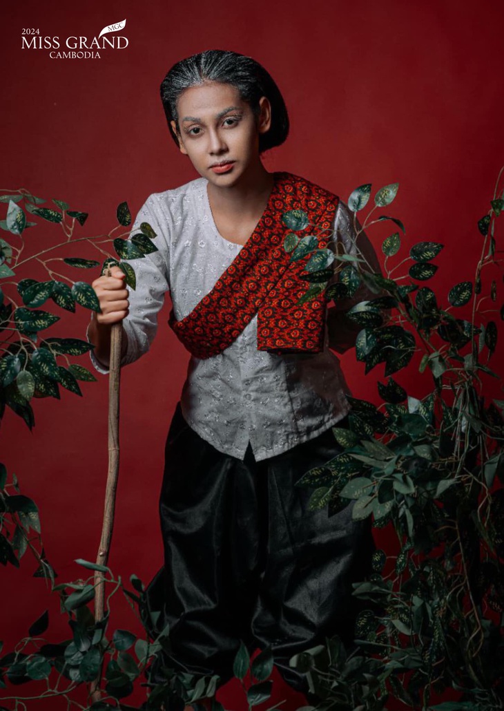 Trang phục dân tộc của thí sinh đến từ Phnom Penh.