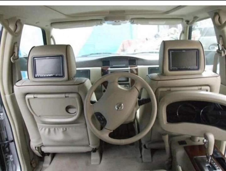 Chiếc vô lăng dành cho người luôn muốn chỉ đạo từ phía sau.