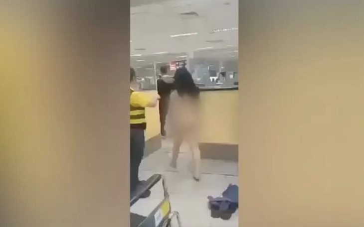 Nữ du khách Việt khỏa thân vì bị phạt quá hạn visa