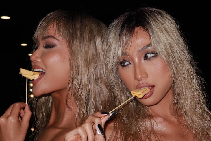 Hóa mỹ nhân lai Tây cực quyến rũ nhưng H'Hen Niê và Ngô Bảo Ngọc tranh thủ vừa ăn mít vừa tạo dáng