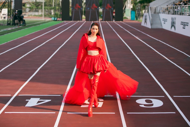 Lan Khuê - Minh Tú ‘đụng độ’ tại Extra men show 3- Ảnh 5.