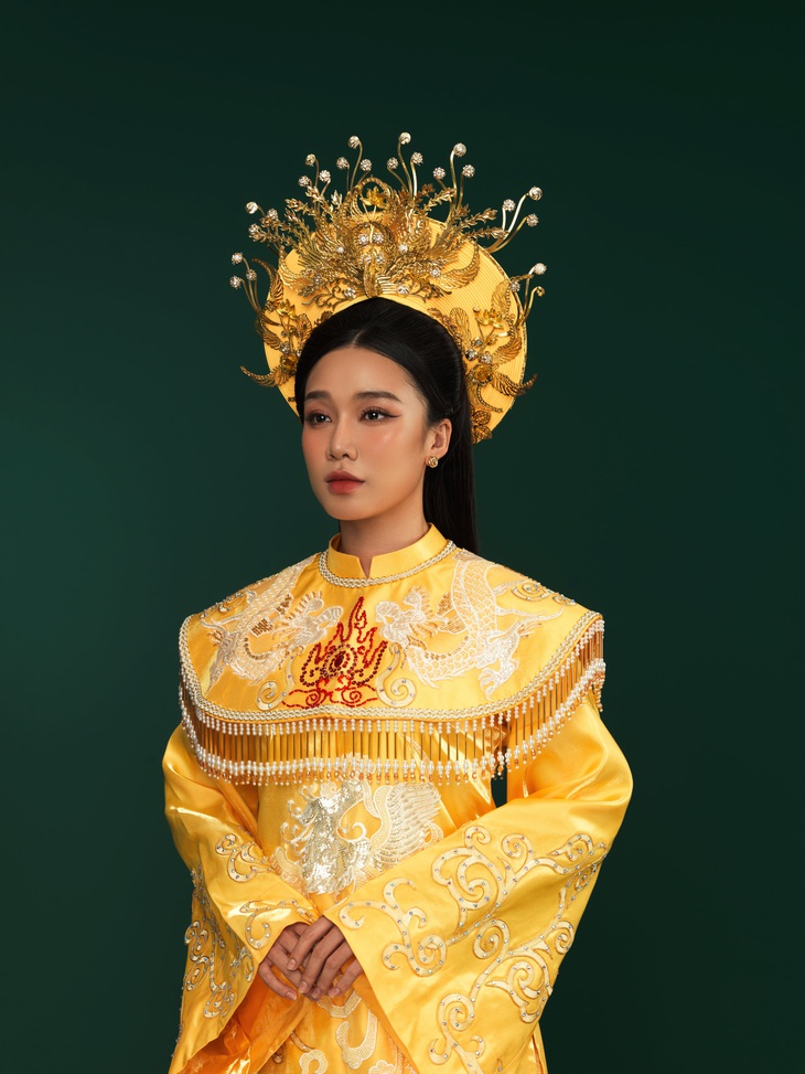 Cô Xuân Trang dành nhiều lời khen vì tiết mục đầy đủ cảm xúc, không thể rời mắt. Nghệ sĩ Thanh Hằng cho rằng tiết mục xuất sắc trên từng chi tiết. Qua tiết mục, NSND Bạch Tuyết đánh giá Tú Tri nghiêm túc, cho rằng đây là cô đào cải lương sáng giá.