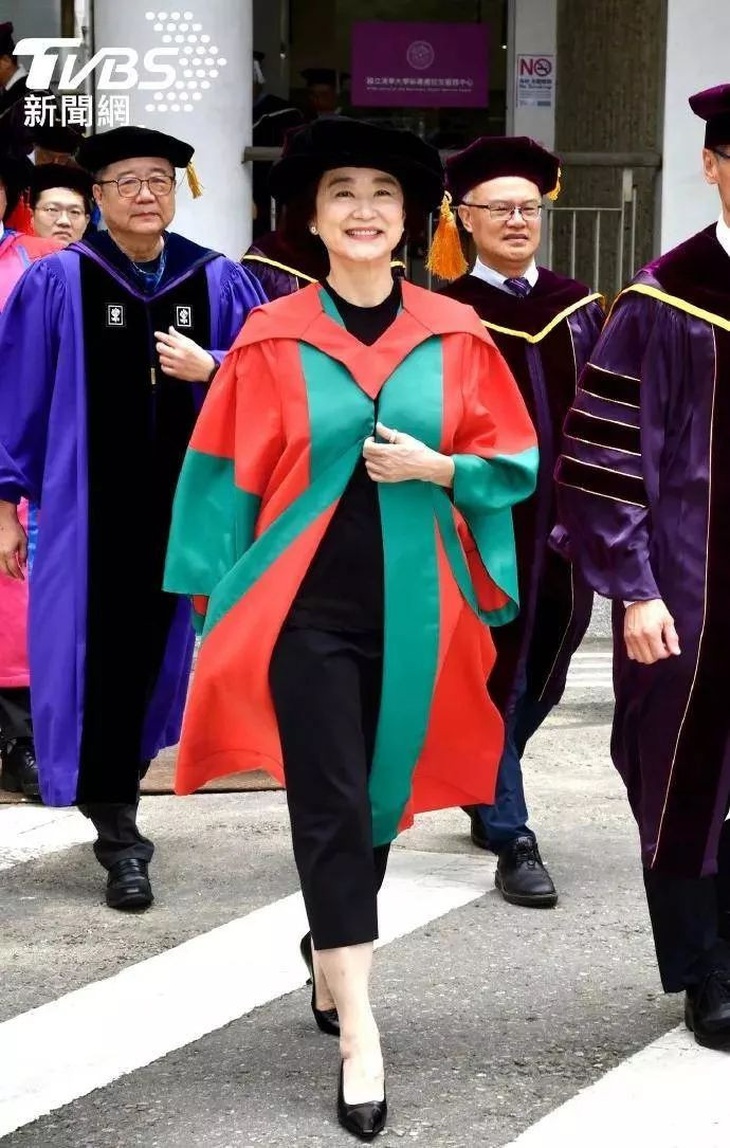 Dù ở tuổi 70, Lâm Thanh Hà vẫn đầy khí chất