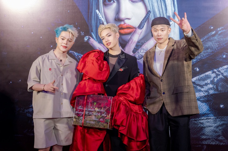 Hai anh trai Rhyder và Dương Domic đến ủng hộ Pháp Kiều