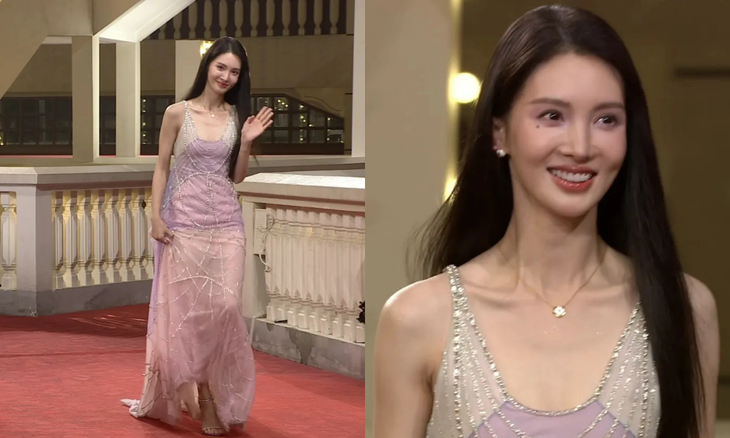 Khác với sự lộng lẫy khi xuất hiện trên thảm đỏ trước đây, Kim Thần lần này lựa chọn bộ váy khá giản dị, thậm chí nhàu nhĩ. Bên cạnh đó, nhan sắc chưa qua chỉnh sửa của nữ diễn viên khiến cô trông kém sắc, mệt mỏi thấy rõ.