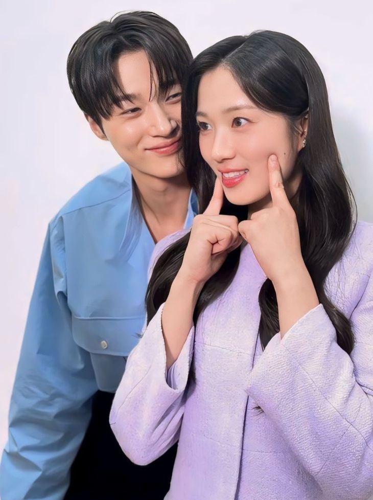 Byeon Woo Seok và Kim Hye Yoon được yêu mến sau thành công với 'Cõng anh mà chạy'