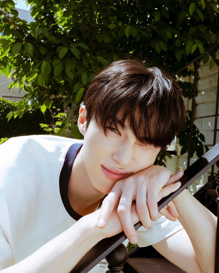 Byeon Woo Seok nổi tiếng khắp châu Á nhờ vai nam chính phim thanh xuân vườn trường