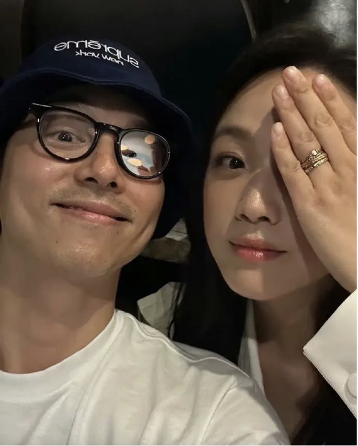 Thang Duy chụp ảnh nhí nhảnh cùng Gong Yoo