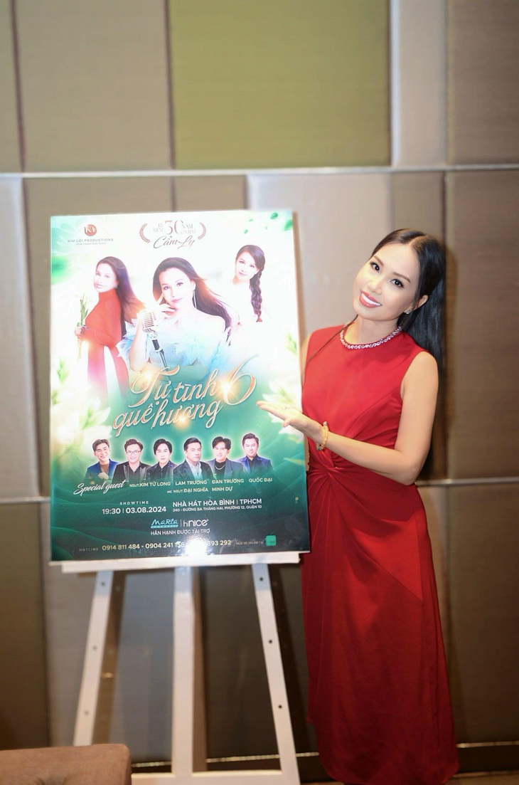 "Chị Tư" Cẩm Ly cho biết khán giả liên tục gởi lời yêu cầu, vì vậy dù có không ít khó khăn, chị vẫn sẽ làm live show Tự tình quê hương 6 để đáp lại tình cảm của đông đảo người hâm mộ.