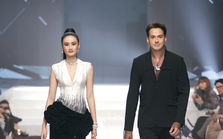 Mặc trang phục táo bạo tái xuất, hoa hậu Ý Nhi trở thành tâm điểm - Ảnh 3.