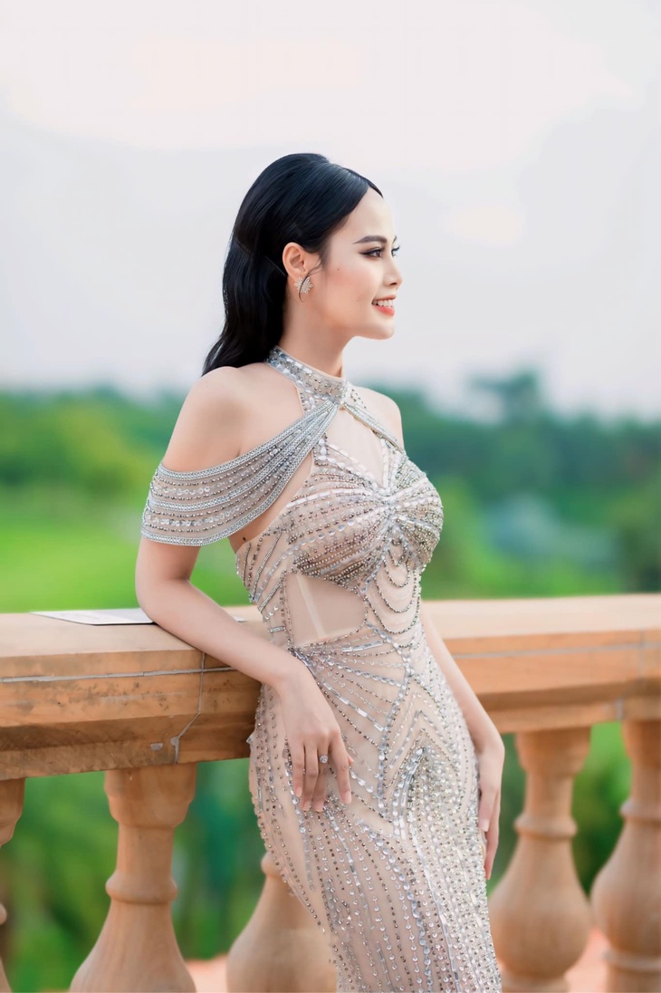 Với niềm đam mê và cống hiến cho nghề, sôi nổi, linh hoạt, tinh tế trên sân khấu suốt nhiều năm qua thì ngoài đời MC Vân Hà vẫn là cô gái nhẹ nhàng và khiêm tốn trước người đối diện. Dù trên sân khấu hay ngoài sân golf, MC Vân Hà luôn là người truyền cảm hứng cho những người xung quanh.