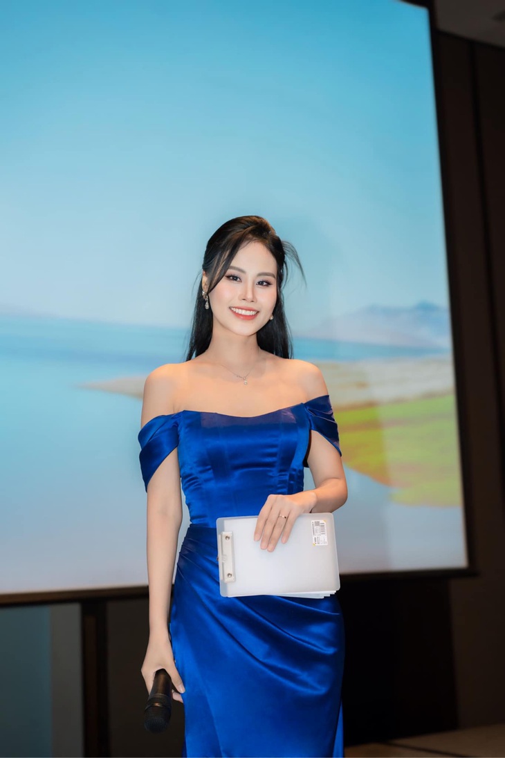 Cô tiếp tục tạo dấu ấn mới khi vượt qua được các thử thách, đòi hỏi cao về kỹ năng tương tác trực tiếp, ứng biến ngôn ngữ một cách linh hoạt, kéo dài nhiều giờ đồng hồ trên sóng truyền hình của chương trình SCJ TV Shopping - Đài truyền hình kỹ thuật số SCTV để trở thành MC chính thức.