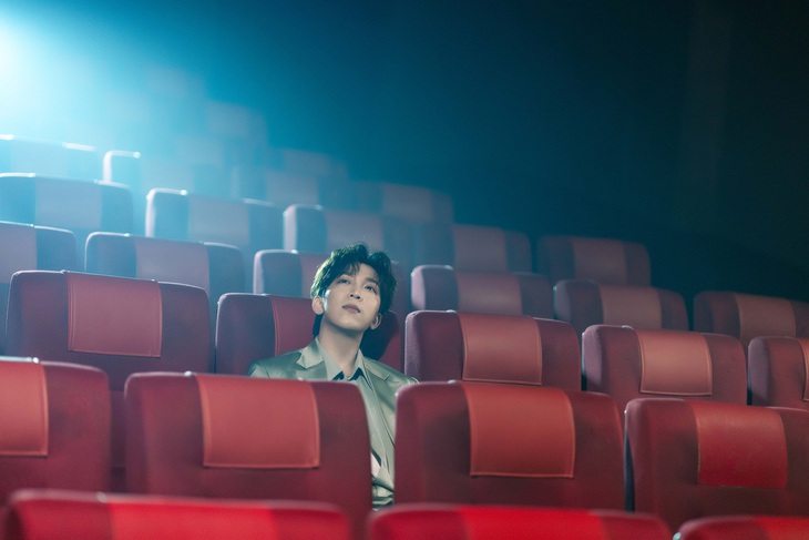 Tăng Phúc trong vai người kể chuyện trong MV mới mang tên Kẻ qua đường của mình