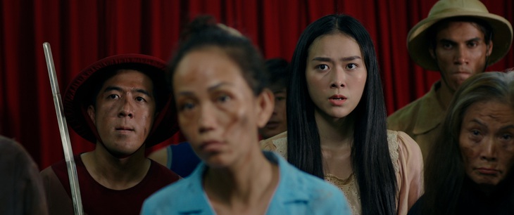 Diệp Bảo Ngọc hóa ma nữ, bầm dập vì phải kiếm tiền cho Tuấn Trần trong 'Làm giàu với ma'- Ảnh 8.