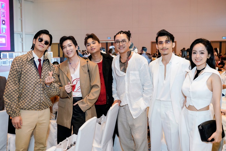 Dàn "anh tài" (S)TRONG Trọng Hiếu, Tăng Phúc, HuyR, Tuấn Hưng và Liên Bỉnh Phát (từ trái qua) vừa ra mắt khán giả