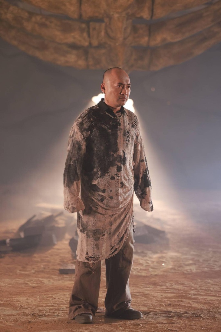 Ông xã Thu Trang tự đăng ảnh dìm hàng chính mình sau trải nghiệm đáng nhớ.