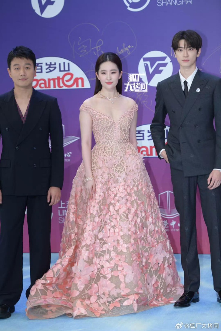 Lưu Diệc Phi chung khung hình với sao nam kém mình 12 tuổi, vừa hợp tác trong phim hot.