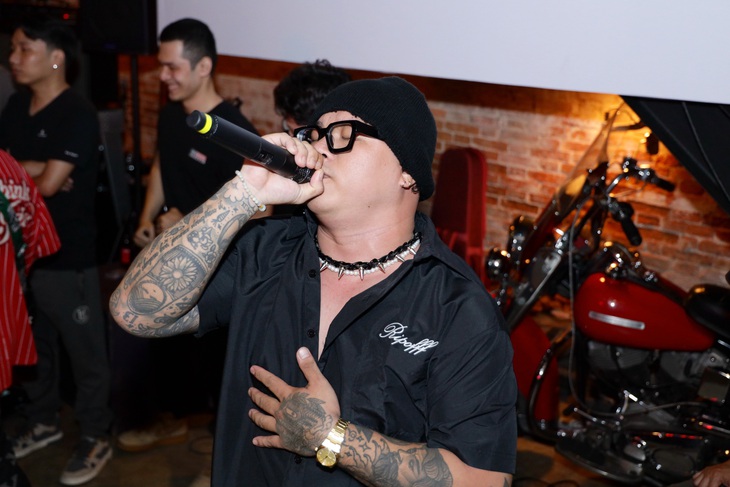 Songwriter-Vocalist WANGANHTRAN