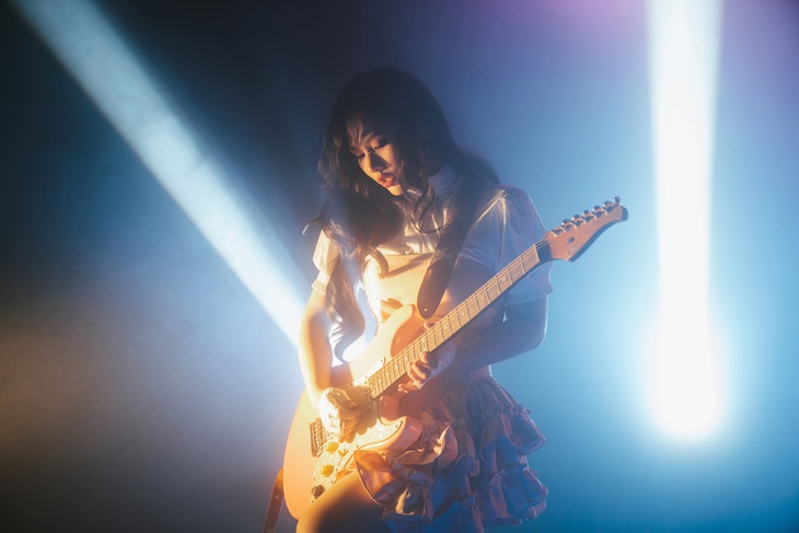 Bích Trâm cho biết cô tích cực chạy show để có tiền đầu tư cho sản phẩm lần này.