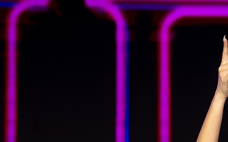 Lưu Hương Giang - Phương Vy gây bão với sân khấu debut xịn mịn