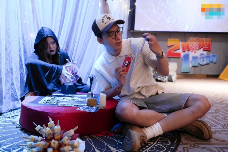 "Em út" Hieuthuhai "đắt show" vì được đàn anh chọn đồng hành