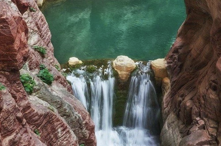 Hình ảnh thác nước Vân Đài trong mùa hè, dịp đẹp nhất để chiêm ngưỡng. 