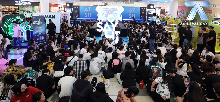 Các Anh Trai tham gia fansign tại TP.HCM.