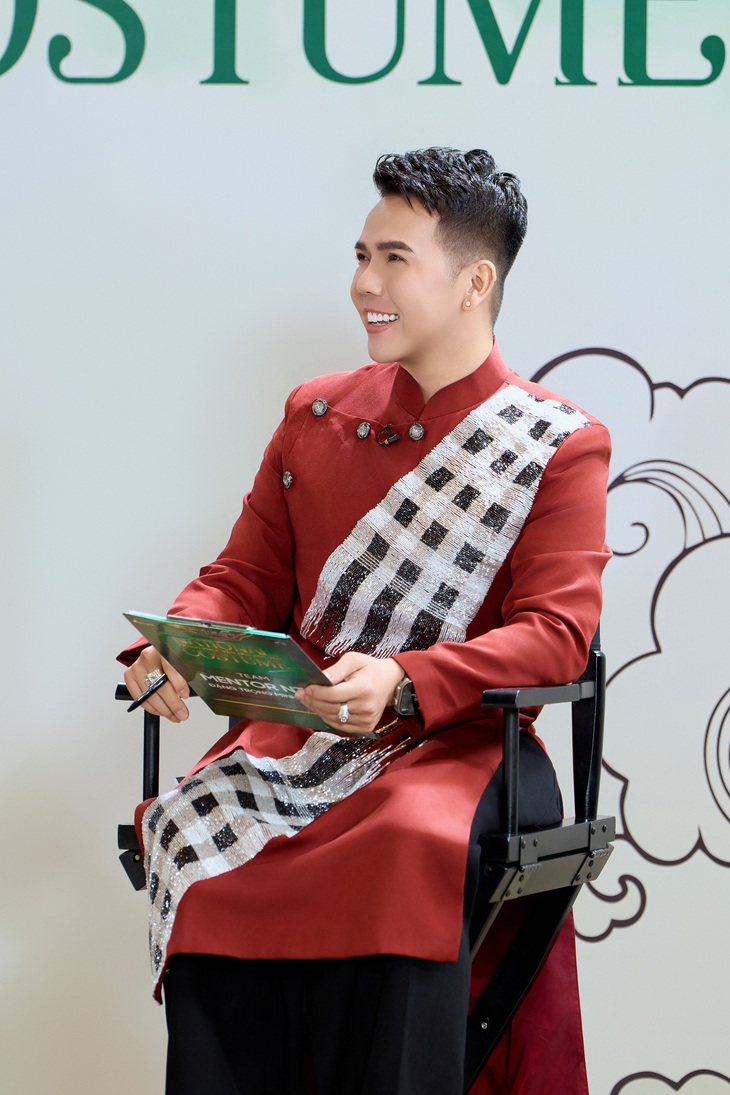 Nhà thiết kế Minh Châu khi làm HLV cuộc thi Miss Grand Vietnam 2024.