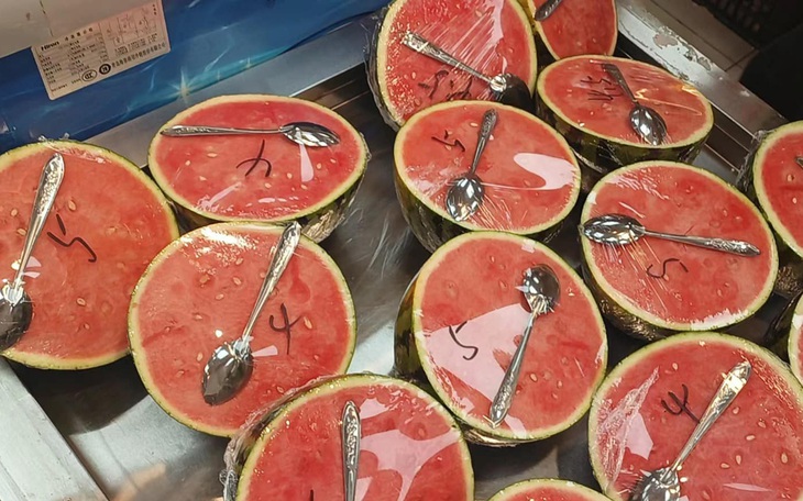 Ảnh vui 9-6: Cách bán hàng độc đáo