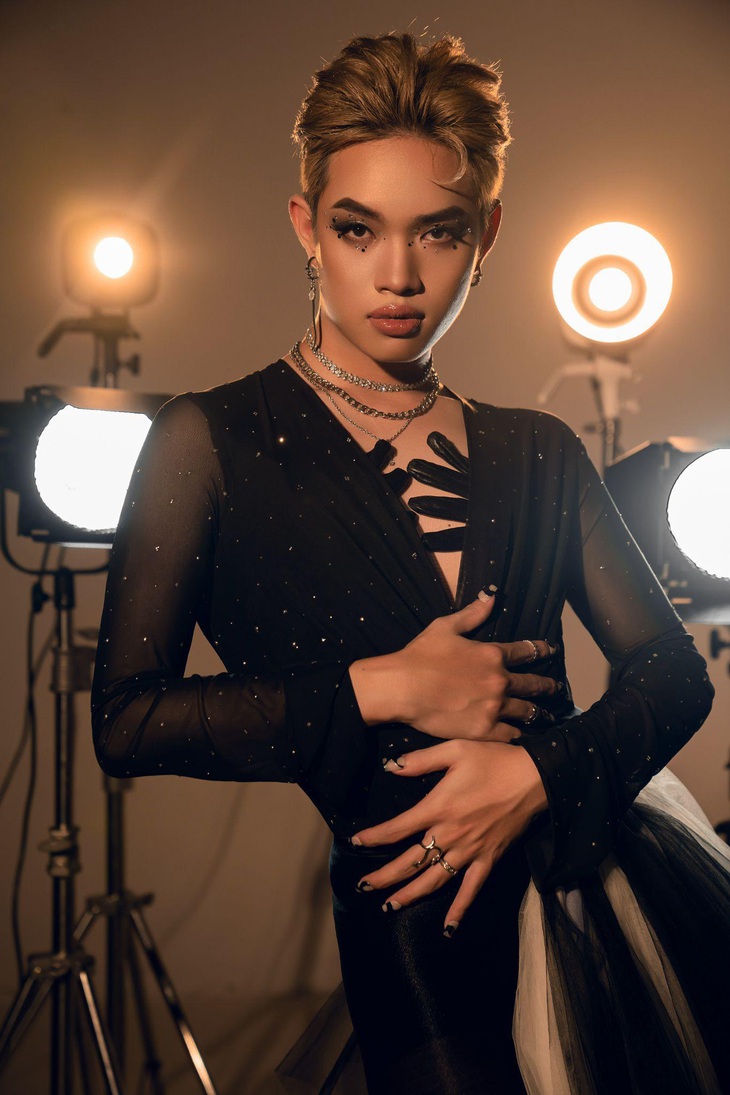 Không để fan đợi lâu, Pháp Kiều chính thức rộ hint cho MV đầu tay- Ảnh 2.