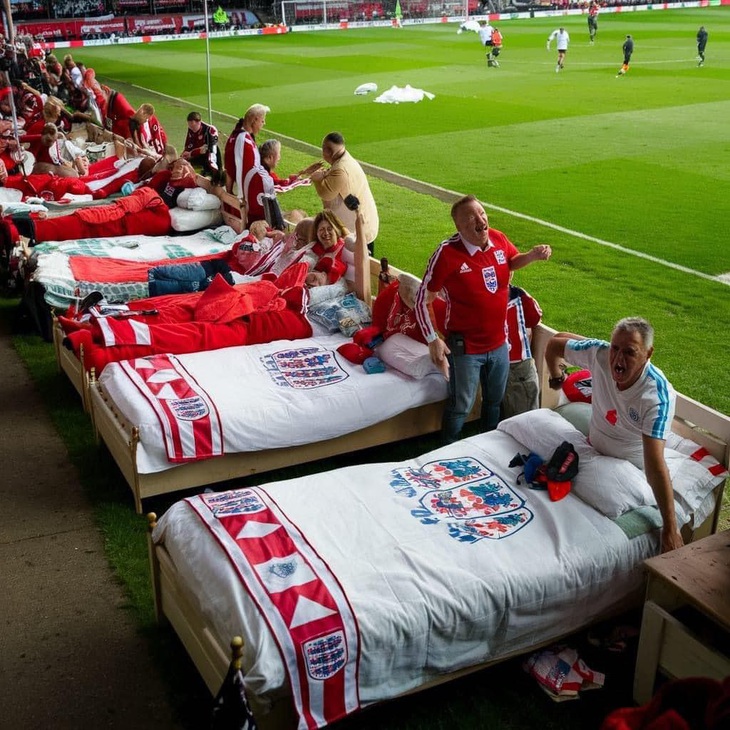 Ngủ luôn cho tiện.