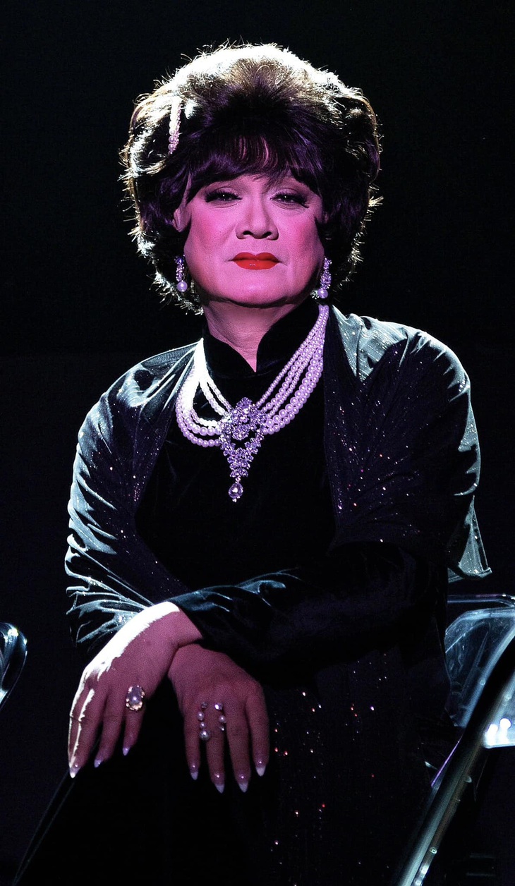 NSƯT Hữu Châu đóng vai giả gái trở lại sau 7 năm, khán giả đặt ngay biệt danh Mỹ Châu vì quá đẹp