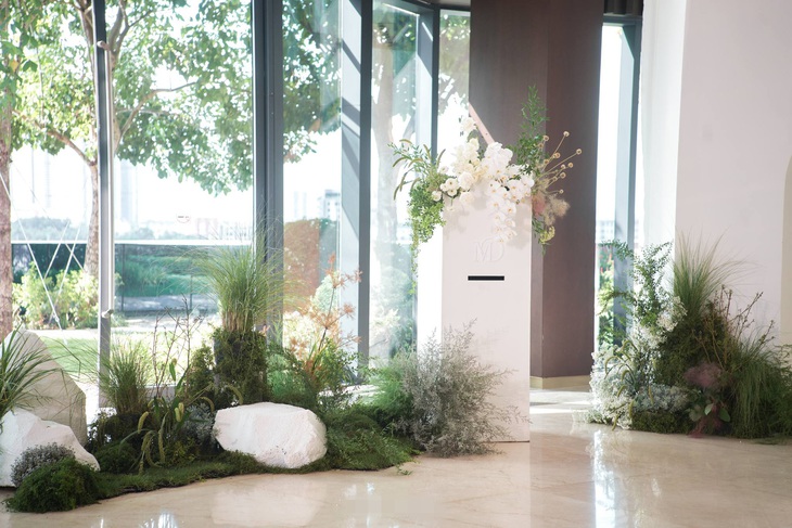 Midu chăm chút từng góc nhỏ trong không gian tiệc cưới