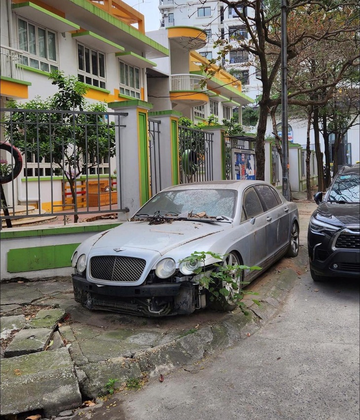 Bên ngoài đổ nát bên trong huy hoàng... 