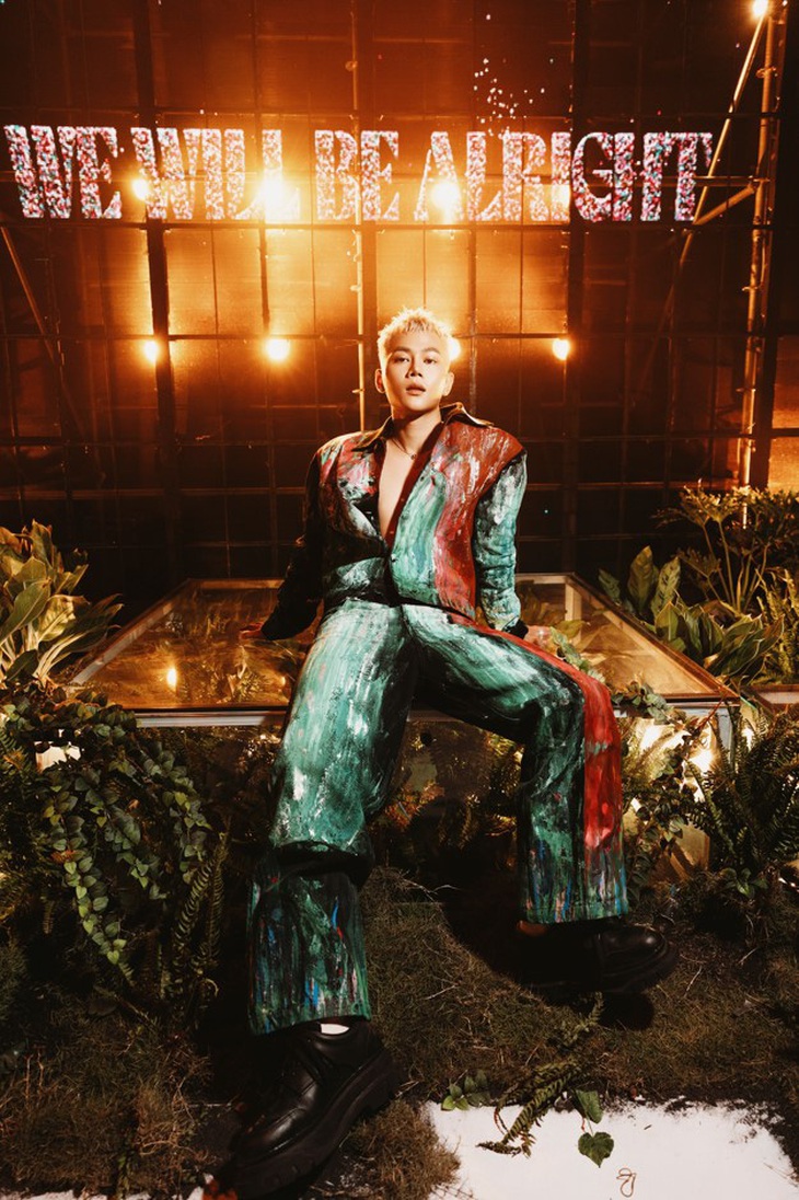 Danh tính tân binh V-pop vừa debut đã có dàn ê kíp khủng 'chống lưng'- Ảnh 3.