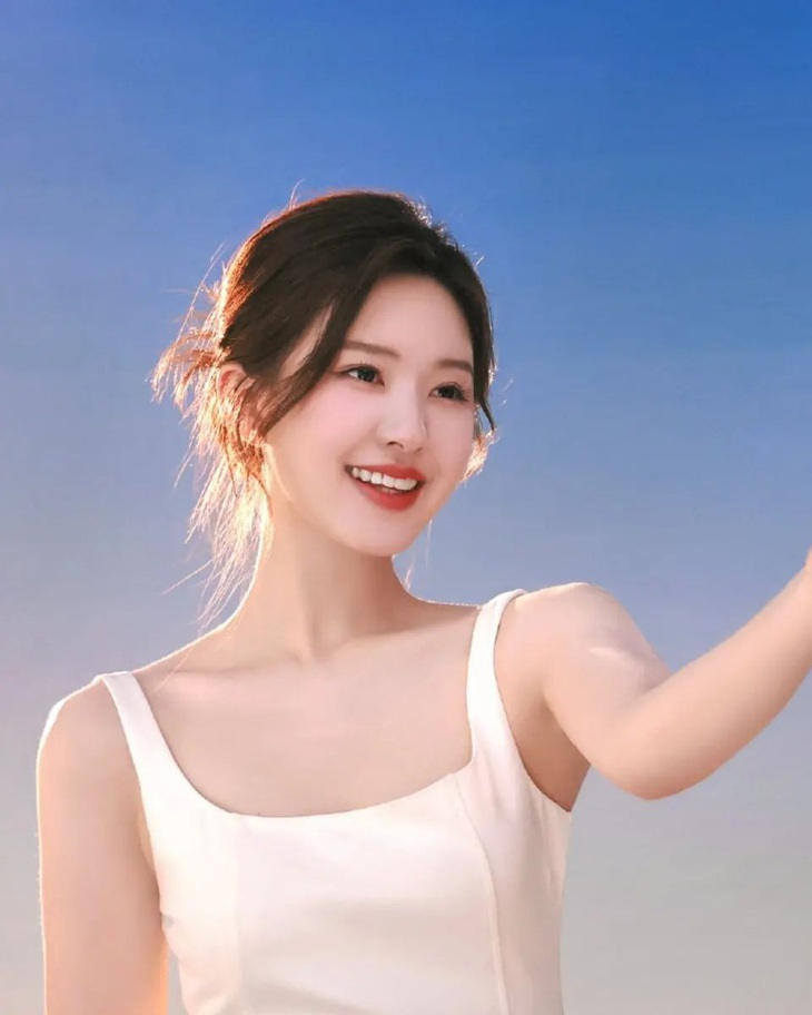 Triệu Lộ Tư trở thành nghệ sĩ Trung Quốc đầu tiên đạt 12 tỉ view trên TikTok