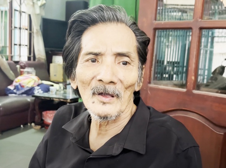 Ở tuổi xế chiều, Thương Tín mong có sô ca hát để tự chủ cuộc sống - Ảnh: Tô Hiếu